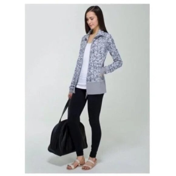 Lululemon Nice Asana Athletic Jacket in Not So Petite Fleur Silver Spoon 6 - Picture 1 of 7
